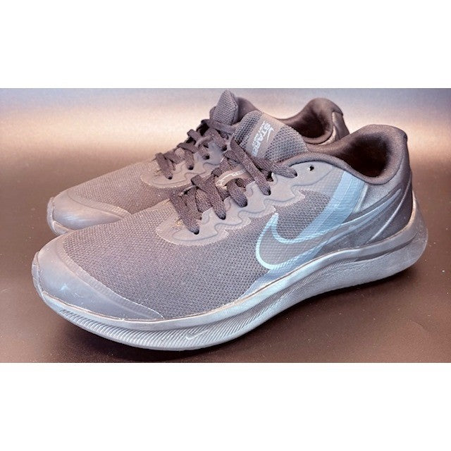 Nike Star Runner 4 Black Athletic Running Shoes Sneakers Womens size 8.5 or 7Y0