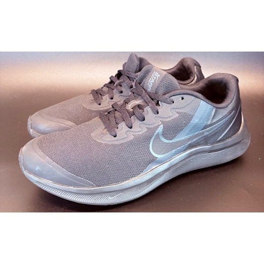 Nike Star Runner 4 Black Athletic Running Shoes Sneakers Womens size 8.5 or 7Y0