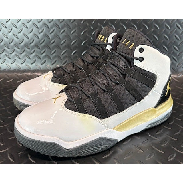 Air Jordan Max Aura GS Golden Knights CQ9544-100 Womens sneakers size 8.5 or 7Y0