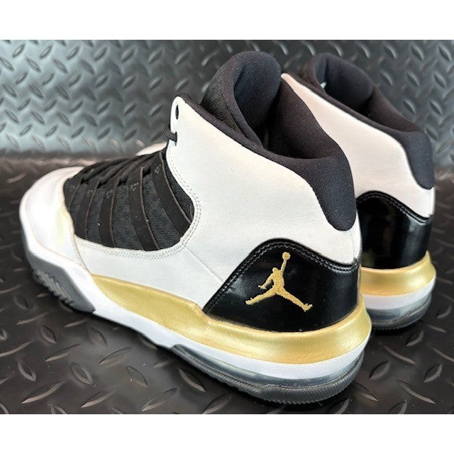Air Jordan Max Aura GS Golden Knights CQ9544-100 Womens sneakers size 8.5 or 7Y3