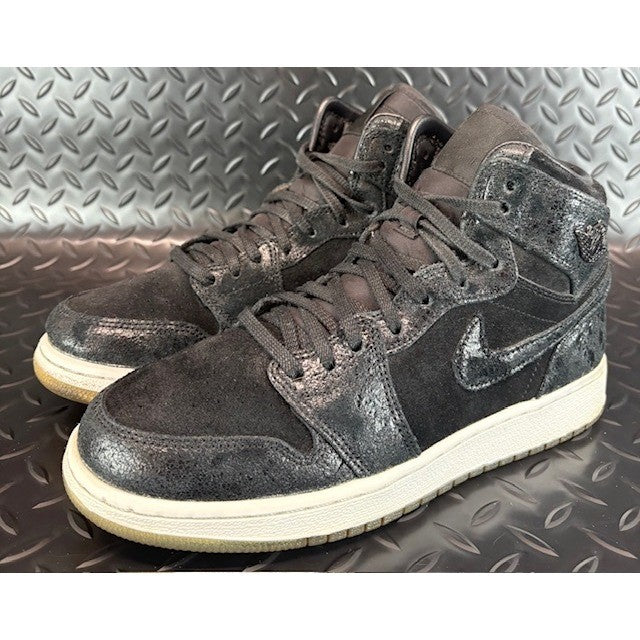 Nike Air Jordan 1 Retro High Heiress Black Suede 832596-001 Mens size 6 or 6Y0