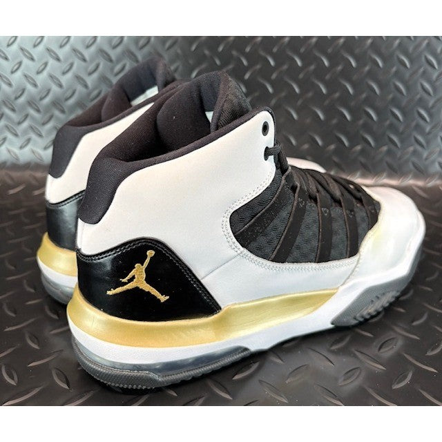Air Jordan Max Aura GS Golden Knights CQ9544-100 Womens sneakers size 8.5 or 7Y2