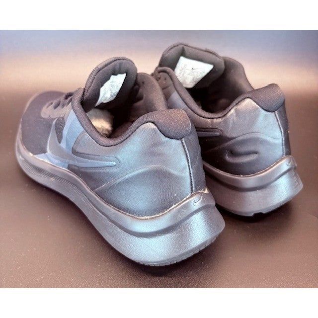 Nike Star Runner 4 Black Athletic Running Shoes Sneakers Womens size 8.5 or 7Y3
