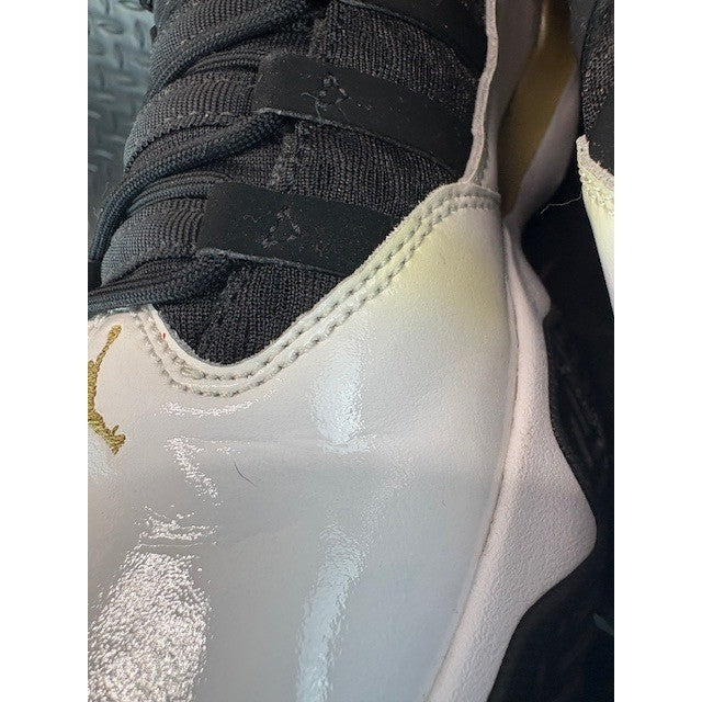 Air Jordan Max Aura GS Golden Knights CQ9544-100 Womens sneakers size 8.5 or 7Y8