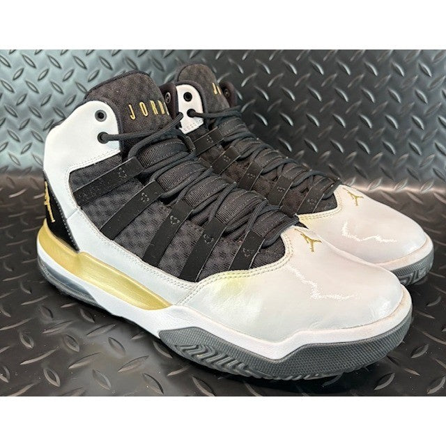 Air Jordan Max Aura GS Golden Knights CQ9544-100 Womens sneakers size 8.5 or 7Y1