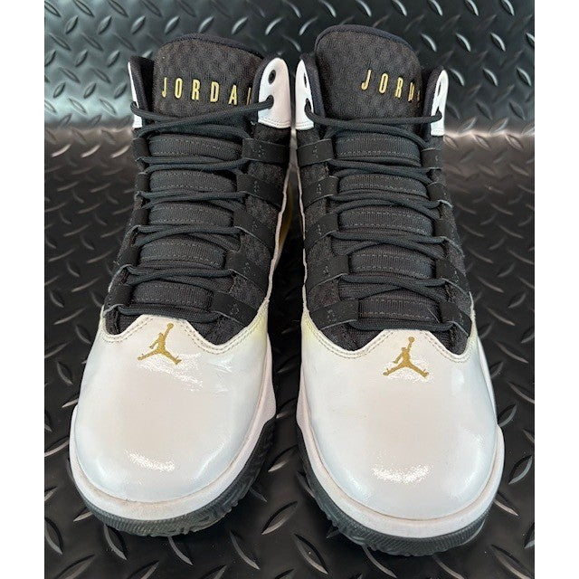 Air Jordan Max Aura GS Golden Knights CQ9544-100 Womens sneakers size 8.5 or 7Y4