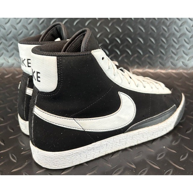 Nike Blazer Mid 77 Black White Suede 318705-013 Mens sneakers size 7 or 7Y2