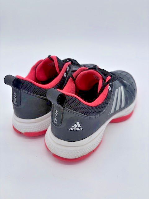 Mens size 10.5 Adidas Bounce sneakers Black with pink PYV7020012