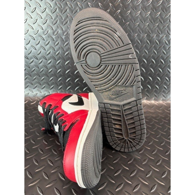 Jordan 1 Mid Chicago Toe Red Black White 554724-069 Mens sneakers size 9.57