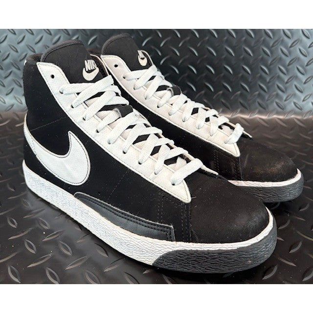 Nike Blazer Mid 77 Black White Suede 318705-013 Mens sneakers size 7 or 7Y1