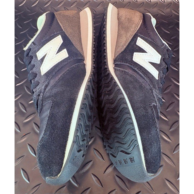 New Balance 420 Black Suede Athletic Sneakers Shoes Mens size 4.55