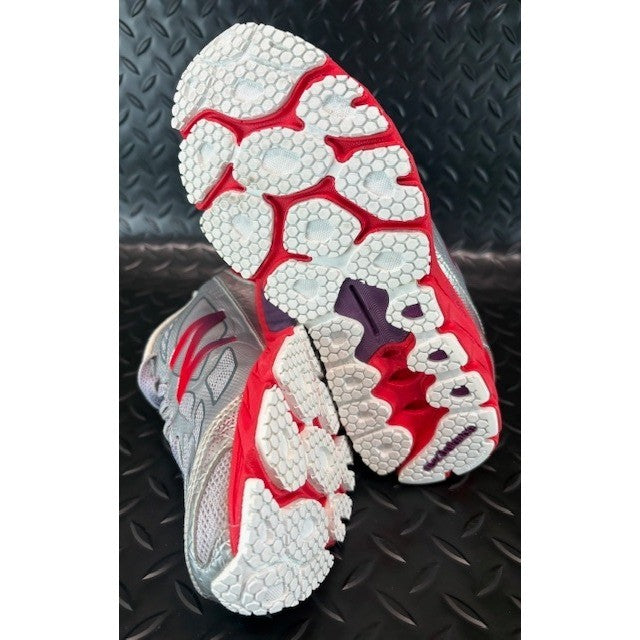 New Balance 870v4 Running Shoes Sneakers Silver Red Lightweight Womens size 56