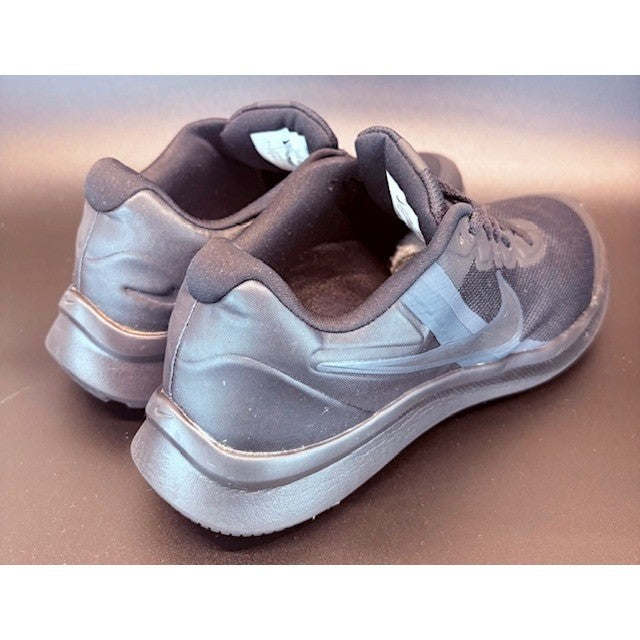Nike Star Runner 4 Black Athletic Running Shoes Sneakers Womens size 8.5 or 7Y2